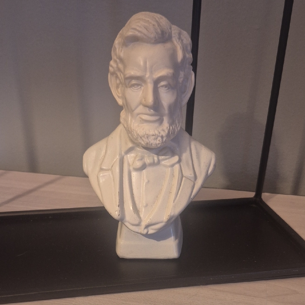 Vintage Avon Abraham Lincoln White Bust Sculpture Aftershave